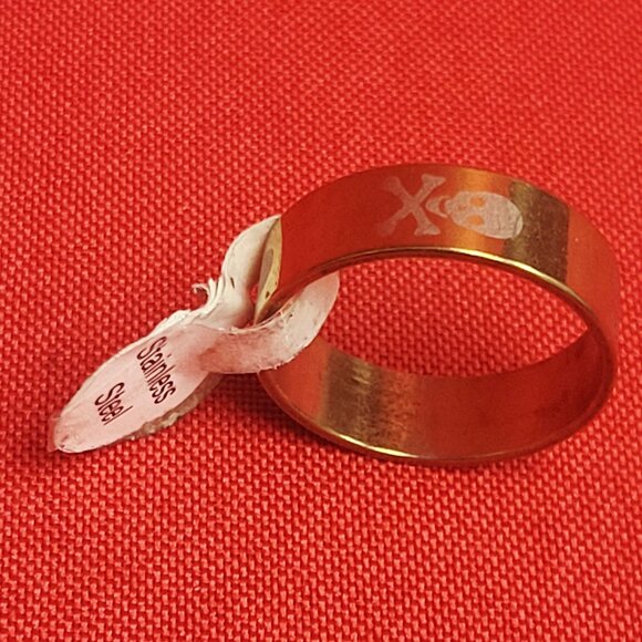 Stainless Steel Wide Band Engraved Skull Crossbones Ring Size 21 Gold Tone Unise - Picture 4 of 13